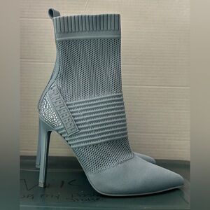 NEW Steve MaddenWomen's Maxwelle Rhinestone-Trim Sock Booties Size 7.5 EUC